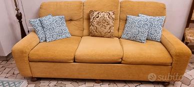 Divano con due posti letto
