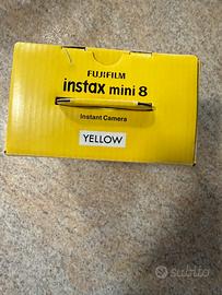 Fujifilm Instax Mini 8 Gialla. Come nuova!