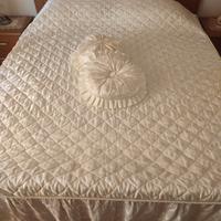 Copriletto matrimoniale con cuscini 