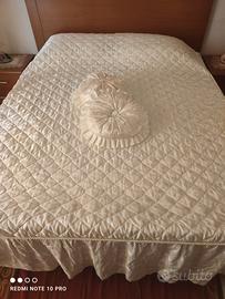 Copriletto matrimoniale con cuscini 