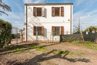 Casa indipendente con giardino