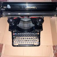 Macchina da scrivere Olivetti vintage anni 50