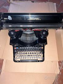 Macchina da scrivere Olivetti vintage anni 50