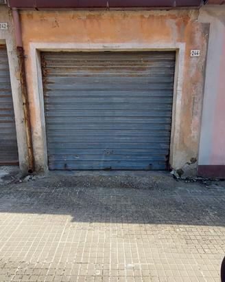 Garage ploaghe in via Roma