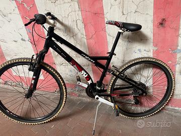 Bicicletta MTB (mountain bike).