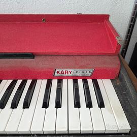 Pianola vintage da riparare