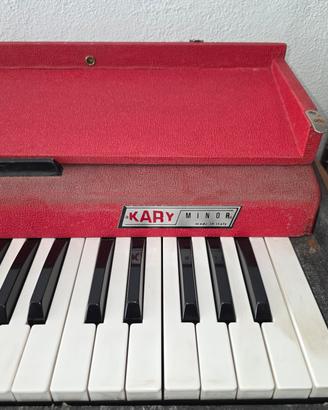 Pianola vintage da riparare