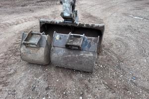 Attacco rapido e benne per escavatore bobcat e 50