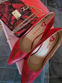Scarpe pitonate e borsa pitonata