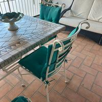 Tavolo con sei sedie