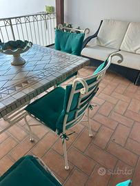 Tavolo con sei sedie