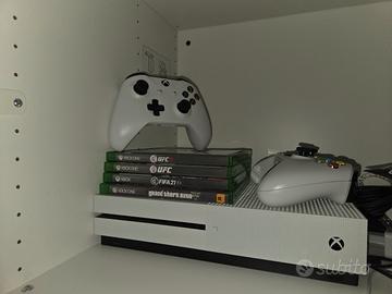 xbox One S con joystick e giochi