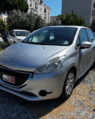 Peugeot 208 1.4 HDi 68 CV 5 porte Allure