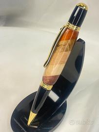 Penna fatta a mano con materiali molto robusti