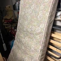 Materasso singolo a molle, sottile