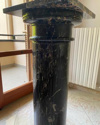 Colonna in marmo nero portoro