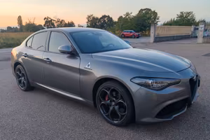 Alfa Giulia Veloce 2.0 280 CV Q4-44.000 km 2 treni