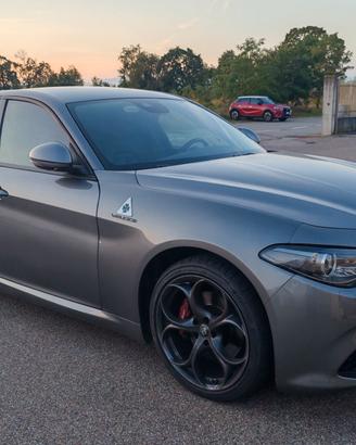 Alfa Giulia Veloce 2.0 280 CV Q4-44.000 km 2 treni