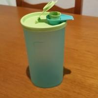 Bicchiere con beccuccio e tappo Tupperware 
