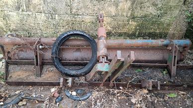 lama livellatrice dotata di rullo posteriore 