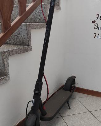 monopattino Xiaomi Electric Scooter 4 