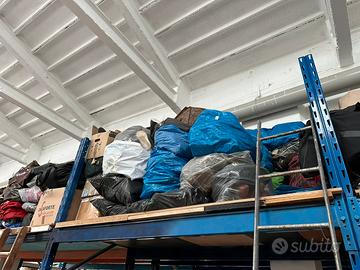 Scarpe per uomo donna bambino solo in blocco