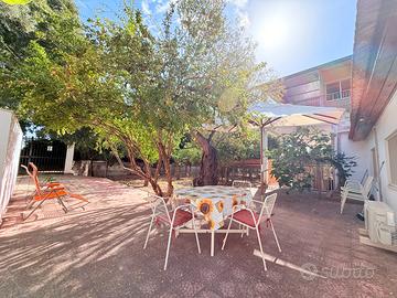 Arenella | Villetta in residence con piscina