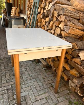Tavolo vintage bisnco-,tavolo legno- 5 sedie