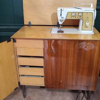 Singer 700 con mobile a scomparsa