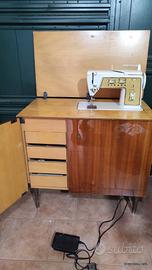 Singer 700 con mobile a scomparsa