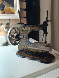 Macchina da cucire giocattolo vintage 