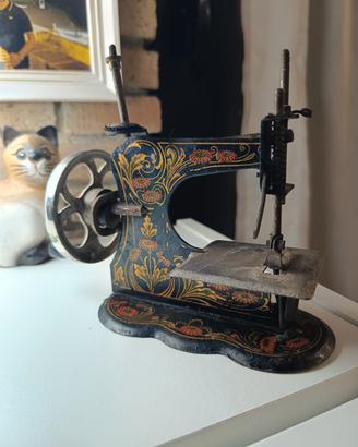 Macchina da cucire giocattolo vintage 