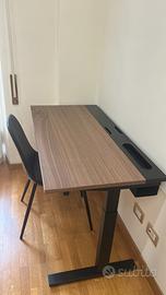 Scrivania Ikea NUOVA + 2 sedie NUOVE nere ecopelle