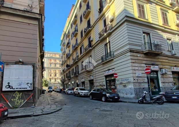 3 LOCALI A NAPOLI