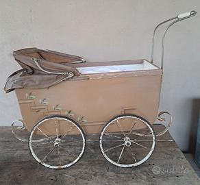 Antica Carrozzina Giocattolo 