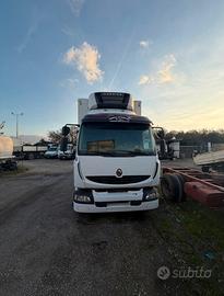 Camion Renault Trucks isotermico con sponda