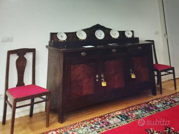 Mobile d antiquariato con tavola