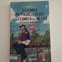 Disegnavo pappagalli verdi alla fermata del 