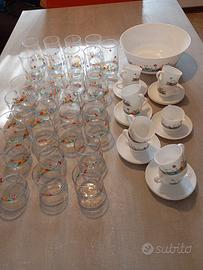 Set tazzine e bicchieri coordinati anni 70