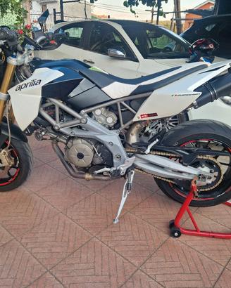 aprilia dorsoduro 750 