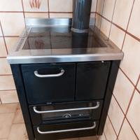 Stufa a legna con forno 