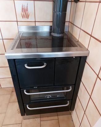 Stufa a legna con forno 