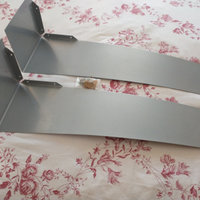Coppia di mensole IKEA in metallo grigio. Mod Kirp