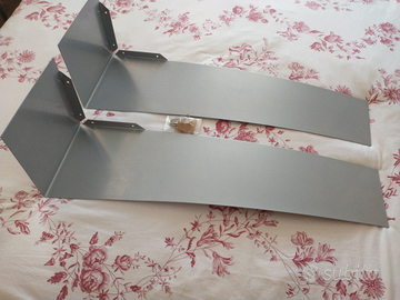 Coppia di mensole IKEA in metallo grigio. Mod Kirp