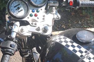 TRIUMPH TRUXTON 900 DEL 2006