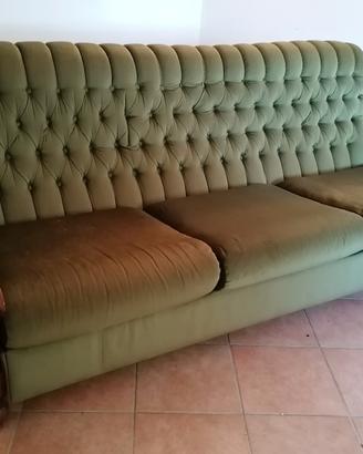 Divano letto classico capitonné verde – vintage