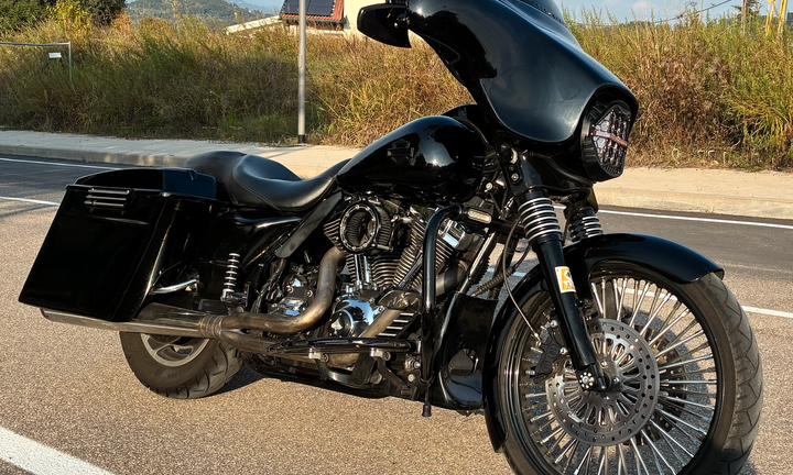 Harley davidson touring street glide bagger