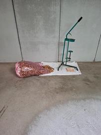 Tappatrice di varie misure tappi sughero