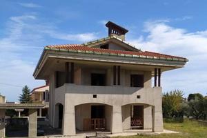 Appartamento di 298 m² con più di 5 locali e box a