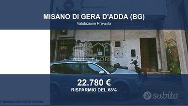Immobile in asta di 151 m² con più di 5 locali a M